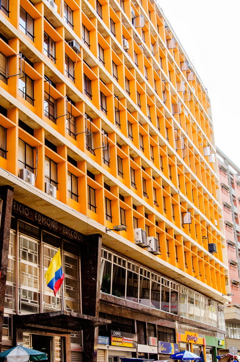 Contact Larrarte Cali